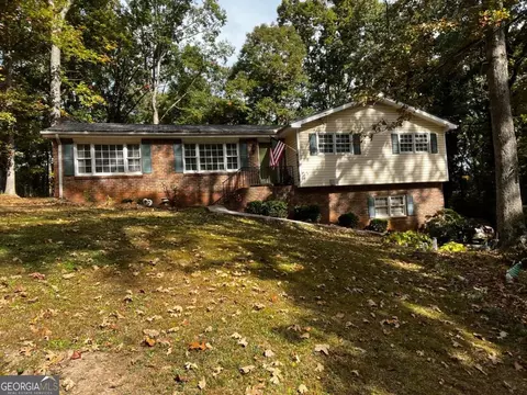 248 King Arthur Dr, Woodstock, GA 30189