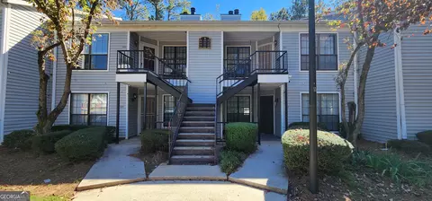 527 Windchase Ln, Stone Mountain, GA 30083