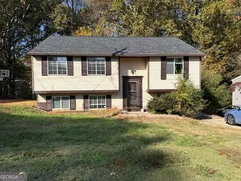 2181 Scarbrough Dr, Stone Mountain, GA 30088