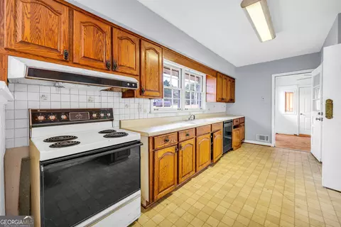 Kitchen - 3590 Highway 198, Carnesville, GA 30521 photo 1 of 3