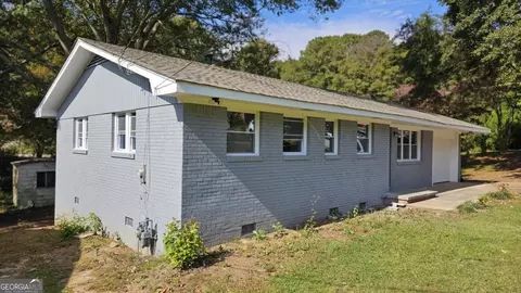 904 Meadow Rock Dr, Stone Mountain, GA 30083