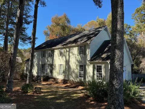 4501 Nantucket Dr SW, Lilburn, GA 30047