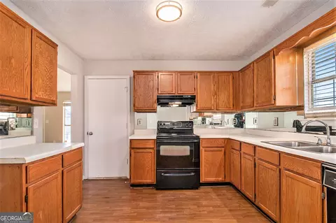 6498 Pine Bark Ct, Morrow, GA 30260 photo 9