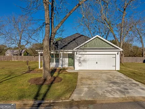 128 Village Cir, Cochran, GA 31014