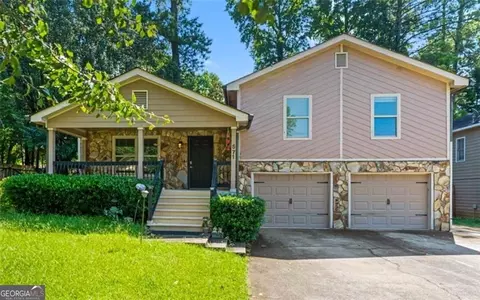 571 Ridge Ave, Stone Mountain, GA 30083