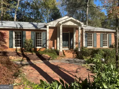 40 Willow Springs Ln, Roswell, GA 30075