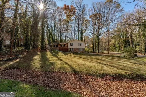 5636 Elmtree Dr, Acworth, GA 30102