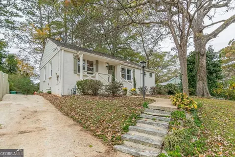 658 Campbell Cir, Hapeville, GA 30354