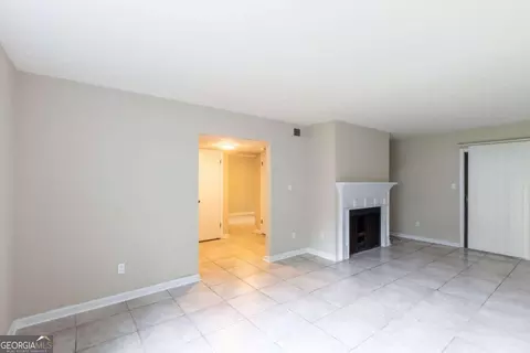 933 Pine Oak Trl, Austell, GA 30168 photo 4