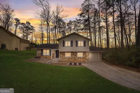 1525 Rambling Woods Dr, Lawrenceville, GA 30043