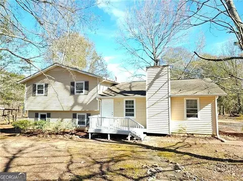 2373 Sharpsburg Mccullum Rd, Newnan, GA 30265