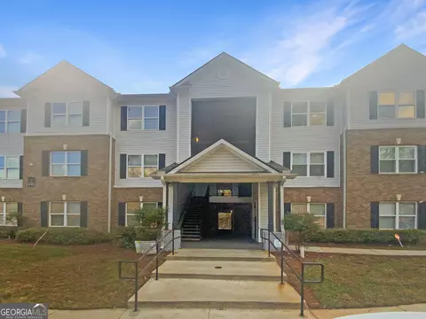 7303 Fairington Village Dr, Lithonia, GA 30038