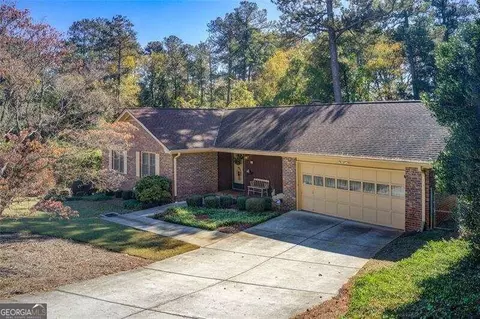 196 N Coleman Rd, Roswell, GA 30075