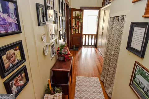 Entry Way - 158 Spring Rd, Molena, GA 30258 photo 4 of 10