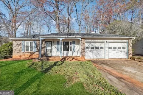 360 Hembree Forest Cir, Roswell, GA 30076