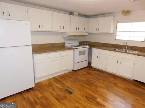 727 Walnut Dr, Monroe, GA 30655 photo 2