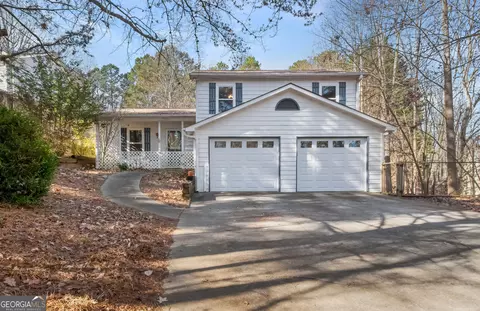 4252 Falcon Crest Dr, Flowery Branch, GA 30542