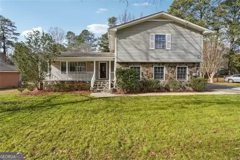 1047 Strawberry Ln, Ellenwood, GA 30294