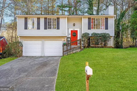 2094 Scarbrough Dr, Stone Mountain, GA 30088