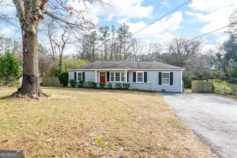 1041 Cliff Dr, Mableton, GA 30126