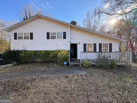 125 S Meadowcliff Cir, Carrollton, GA 30116