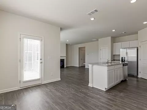 8277 Castleton Dr, Fairburn, GA 30213 photo 10