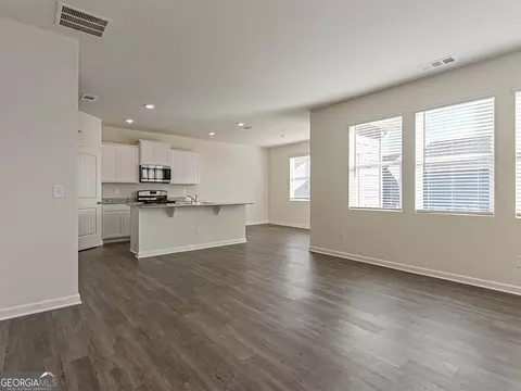 8277 Castleton Dr, Fairburn, GA 30213 photo 5