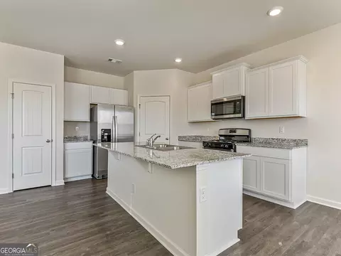 8277 Castleton Dr, Fairburn, GA 30213 photo 7