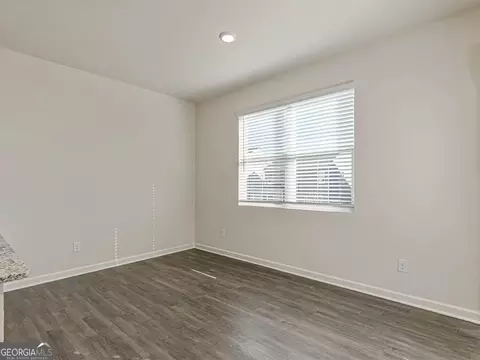 8277 Castleton Dr, Fairburn, GA 30213 photo 9