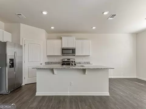 8277 Castleton Dr, Fairburn, GA 30213 photo 6