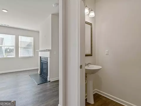 8277 Castleton Dr, Fairburn, GA 30213 photo 4