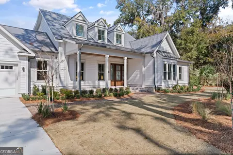 Exterior - 2 Fred Dr, St. Simons, GA 31522 photo 2 of 8