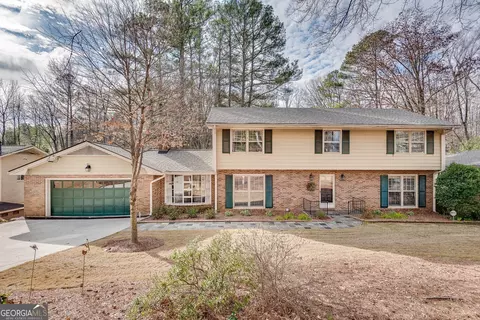 1829 Angelique Dr, Decatur, GA 30033