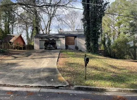 6142 Silver Spur Dr, Lithonia, GA 30058