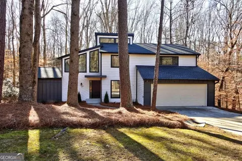 8960 Martin Rd, Roswell, GA 30076