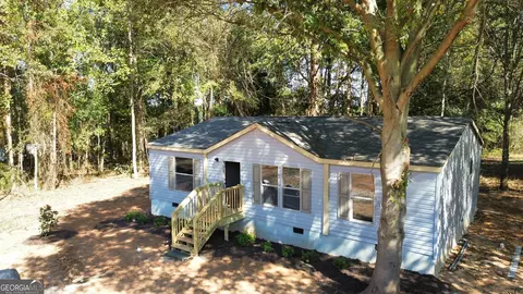 102 Phillips Dr, Royston, GA 30662