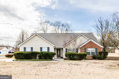 4017 Rock Hollow Dr, Loganville, GA 30052