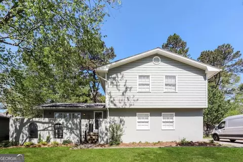 1039 Strawberry Ln, Ellenwood, GA 30294