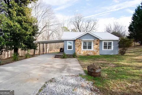 2132 Rock Rd, Mount Airy, GA 30563