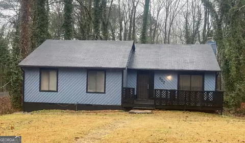 807 Hemingway Rd, Stone Mountain, GA 30088