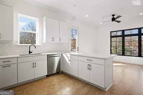 417 E College Ave #201, Decatur, GA 30030
