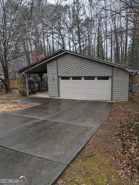 1043 Park Forest Ct NW, Lilburn, GA 30047
