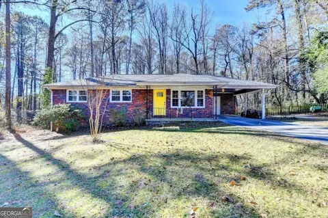 633 Long Cir, Lawrenceville, GA 30044