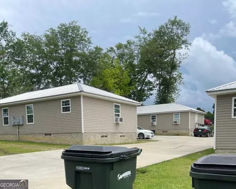 305 E James St #305AB-319AB, Claxton, GA 30417