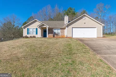 6 Huntington Dr, Grantville, GA 30220