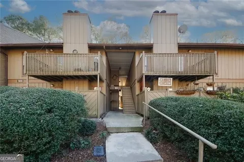 909 Dunbar Dr, Dunwoody, GA 30338