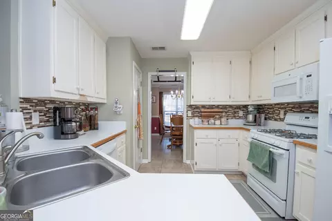 Kitchen - 12697 Simmons Rd, Hampton, GA 30228 photo 3 of 7