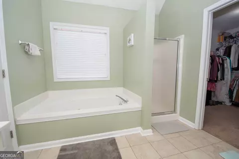 Bath - 12697 Simmons Rd, Hampton, GA 30228 photo 2 of 5