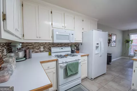 Kitchen - 12697 Simmons Rd, Hampton, GA 30228 photo 5 of 7