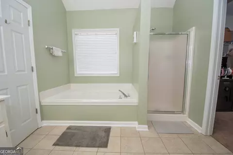 Bath - 12697 Simmons Rd, Hampton, GA 30228 photo 3 of 5